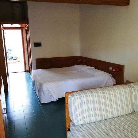 Hotel Kyrie Isole Tremiti San Domino Esterno foto