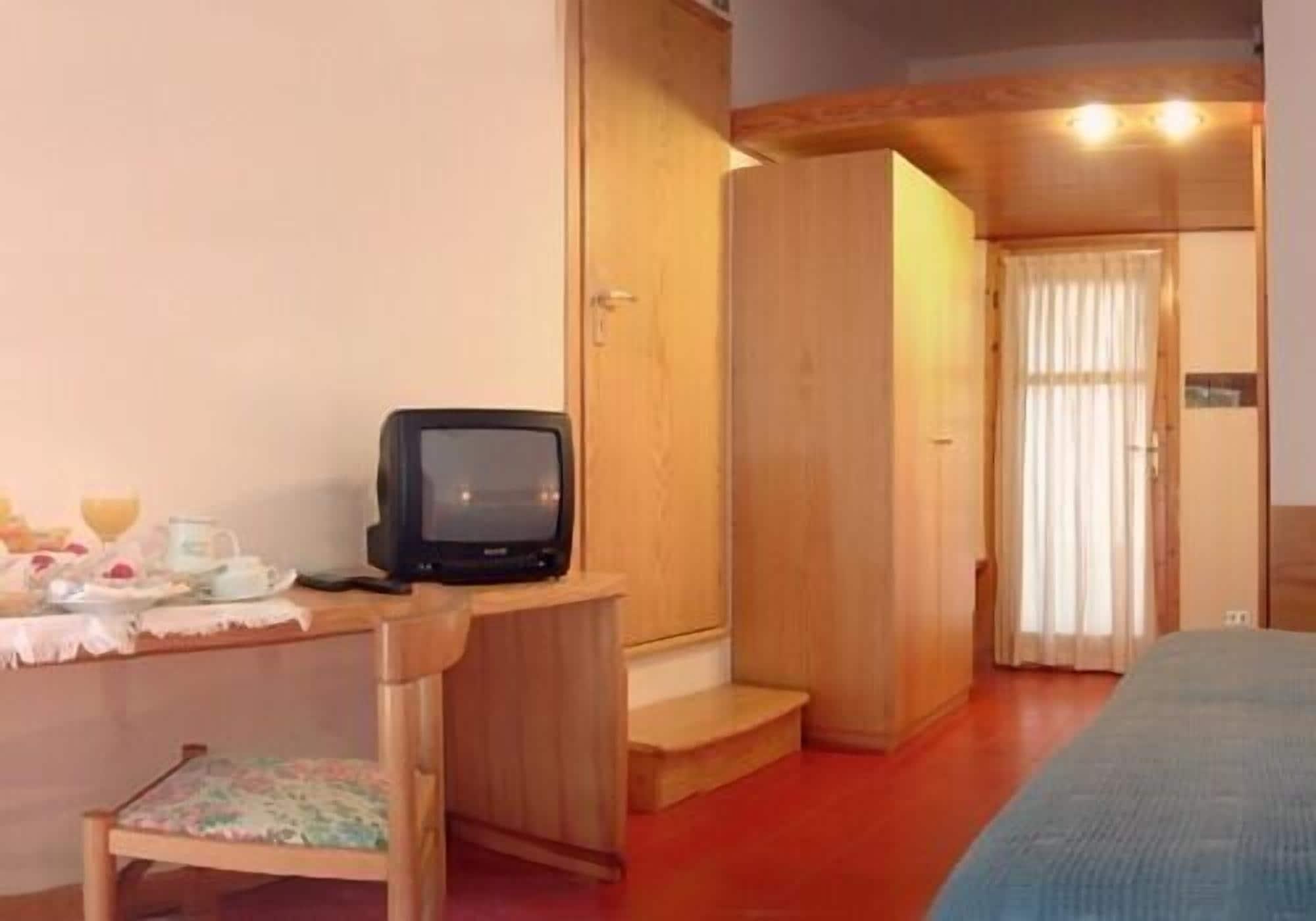 Hotel Kyrie Isole Tremiti San Domino Esterno foto