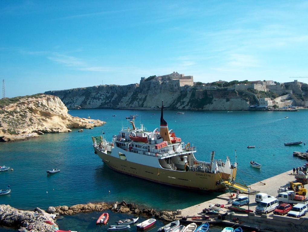 Hotel Kyrie Isole Tremiti San Domino Esterno foto